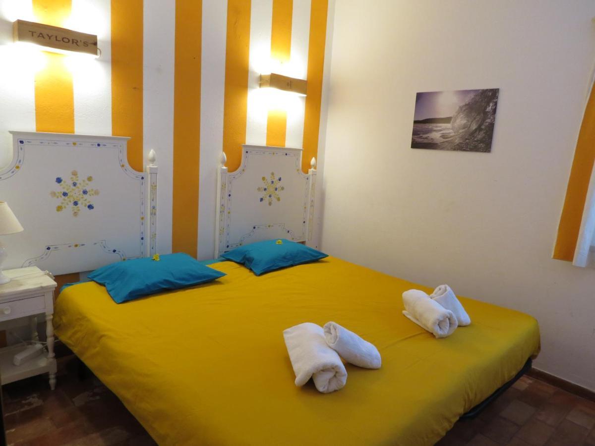 Jho'La Surf Camp Hostel Praia Da Luz Ngoại thất bức ảnh