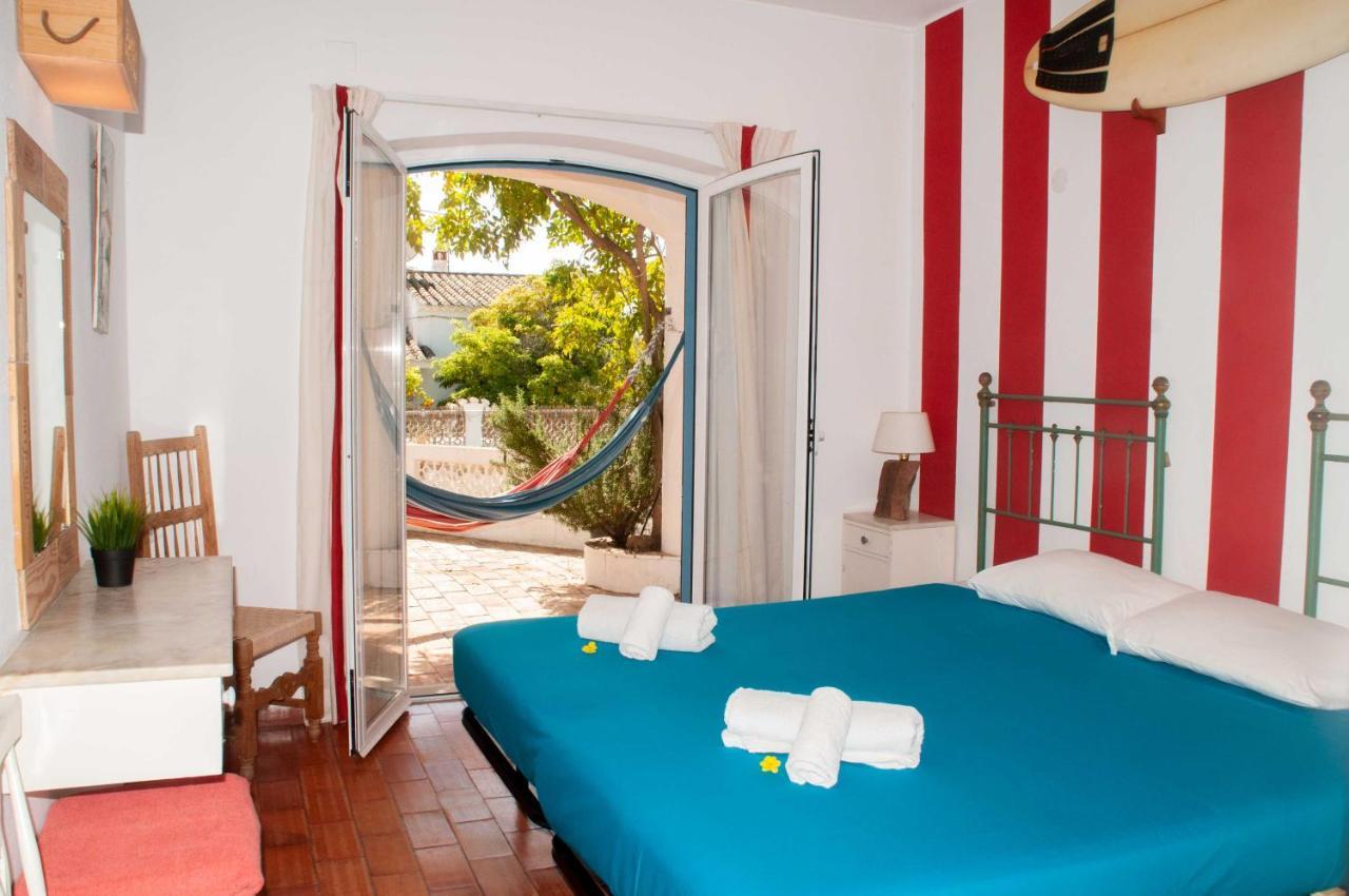 Jho'La Surf Camp Hostel Praia Da Luz Ngoại thất bức ảnh