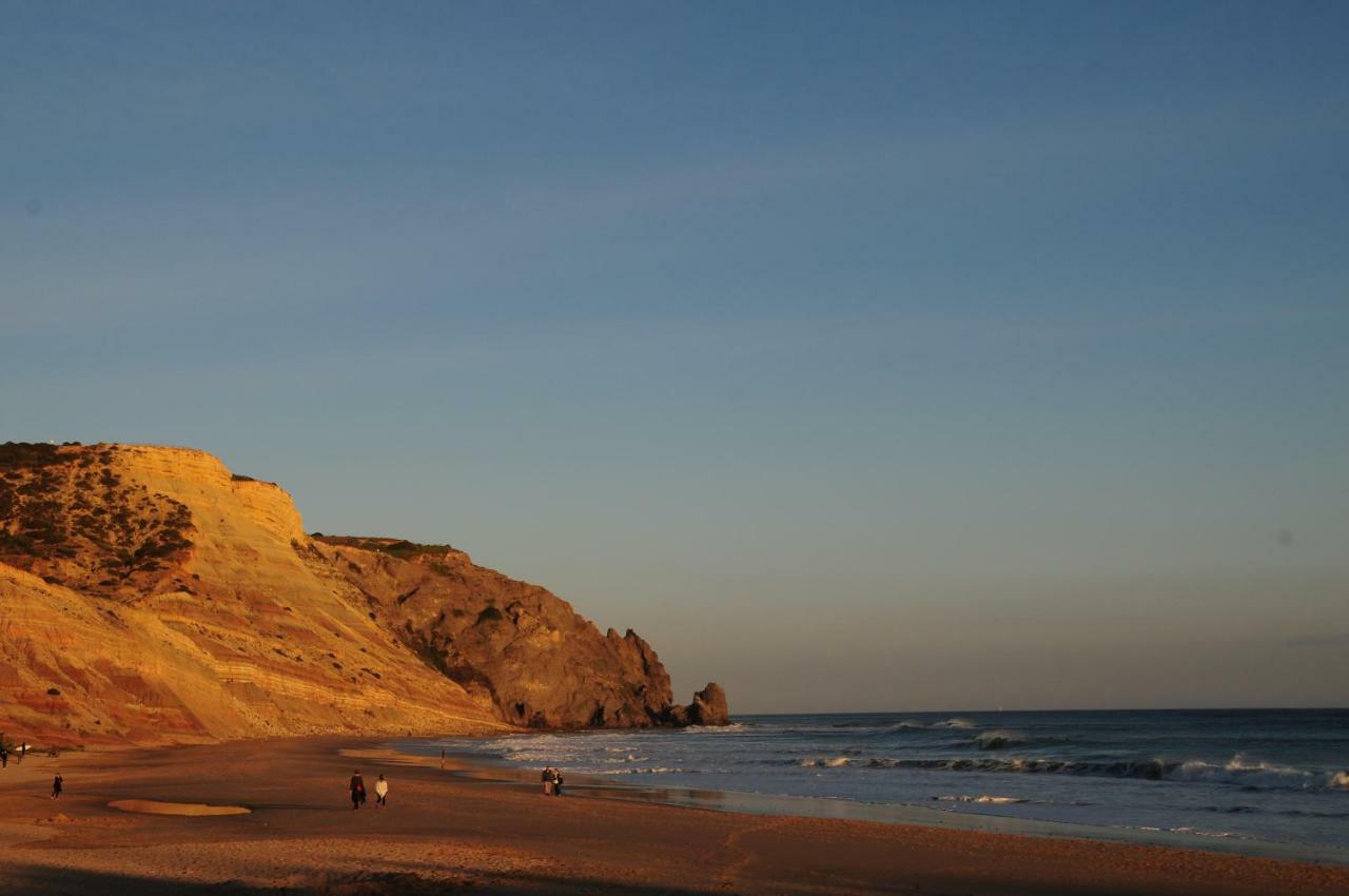 Jho'La Surf Camp Hostel Praia Da Luz Ngoại thất bức ảnh