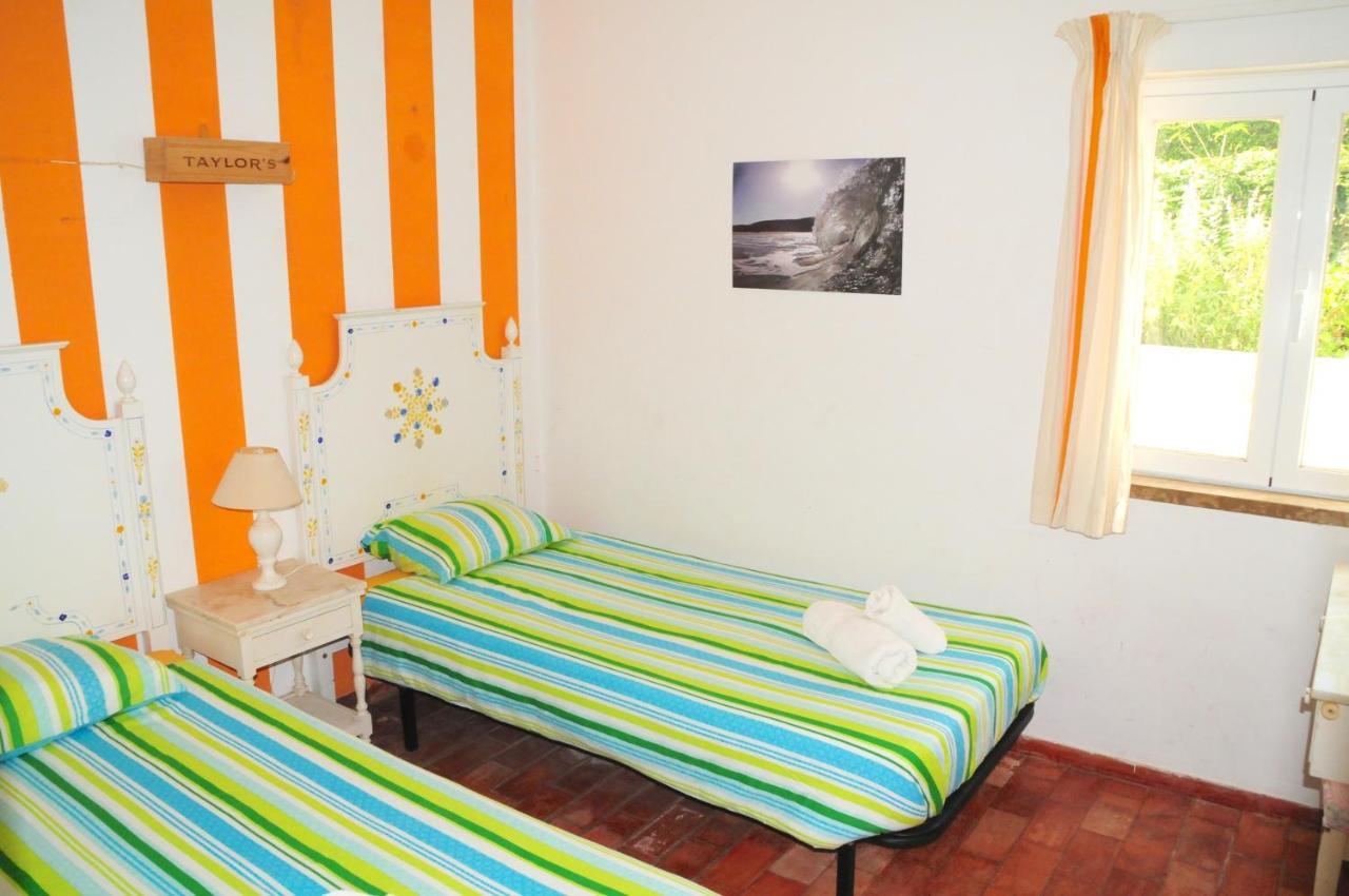 Jho'La Surf Camp Hostel Praia Da Luz Ngoại thất bức ảnh